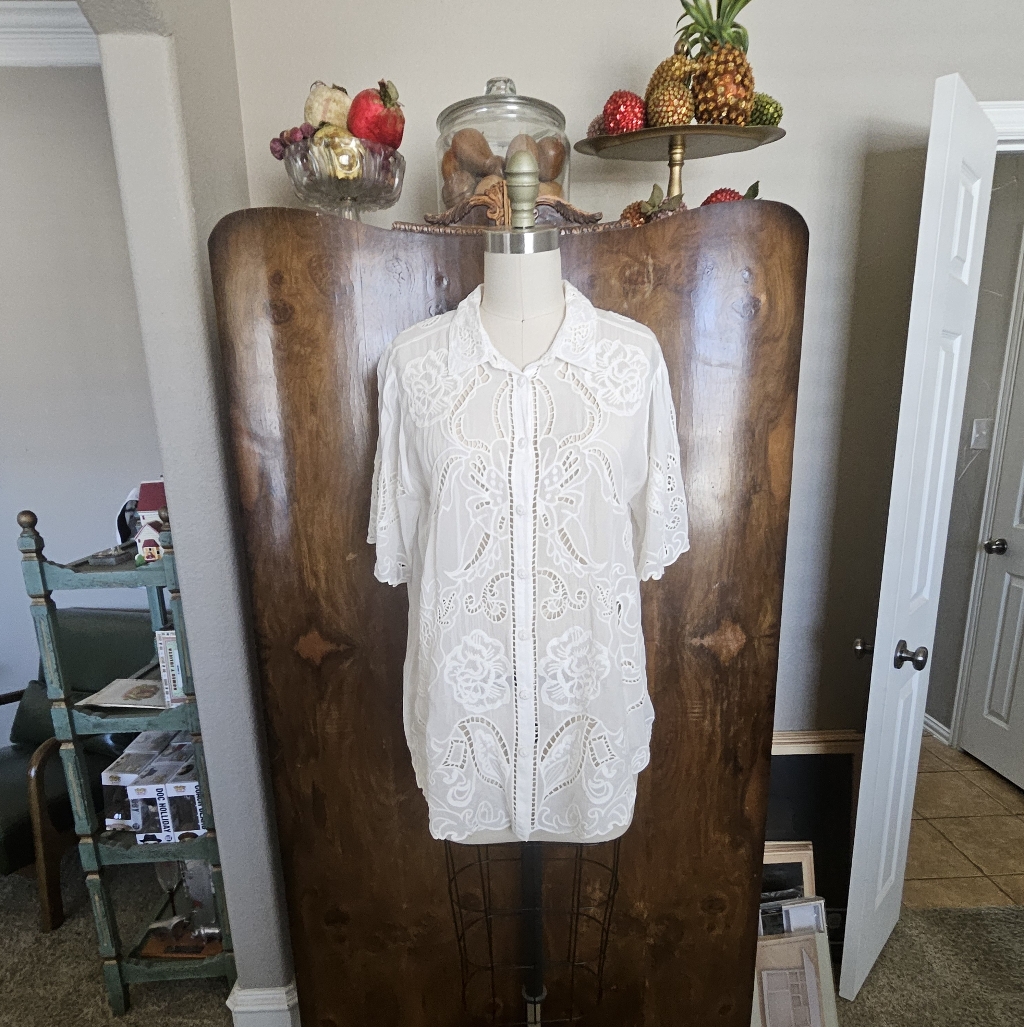 Johnny Was White Emboidered Eyelet Feminine Button Down Shirt